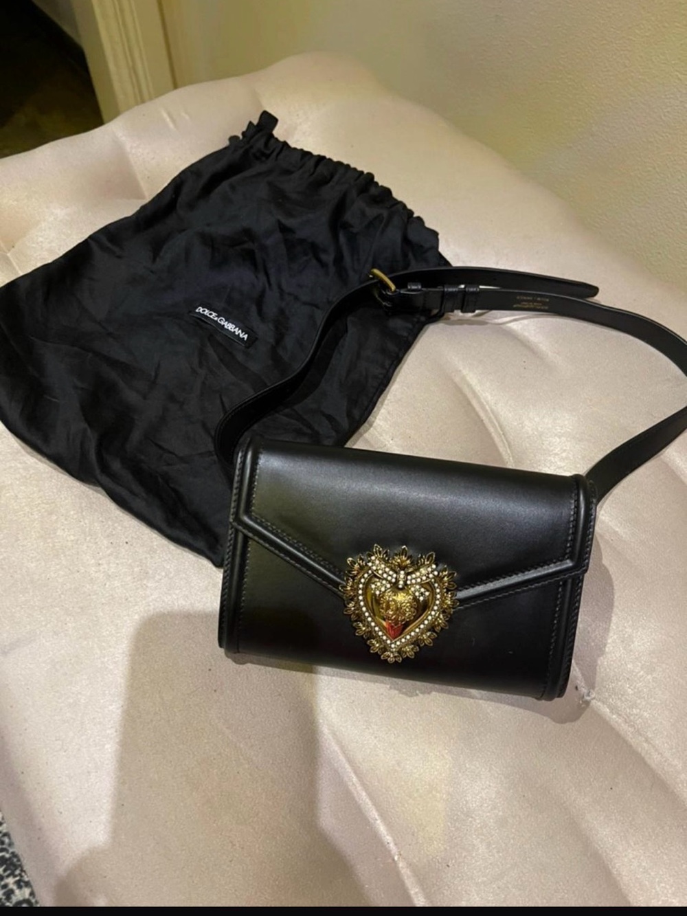 Dolce & Gabbana Black Leather waist /belt bag with Gold Heart Emblem - Picture 2 of 6